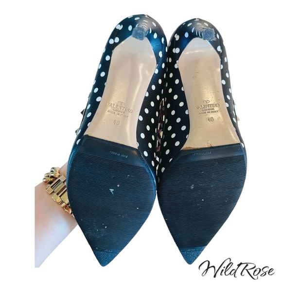 VALENTINO GARAVANI BLACK & WHITE POLKADOT ROCKSTUD POINTY TOE HEELS SZ 40 - Picture 12 of 17
